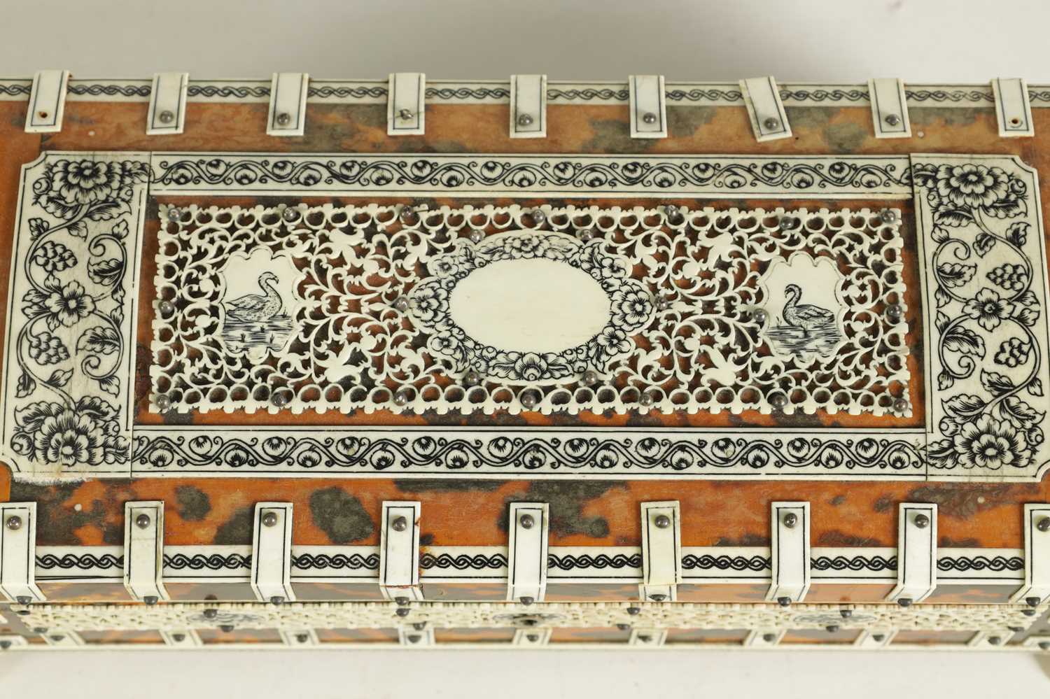 A LATE 19TH CENTURY DOMED TOP ANGLO-INDIAN TORTOISESHELL AND IVORY BOX - Image 3 of 9