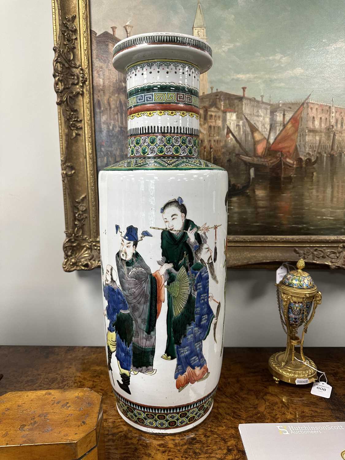 A LARGE PAIR OF 19TH CENTURY CHINESE FAMILLE VERTE PORCELAIN VASES - Image 33 of 36