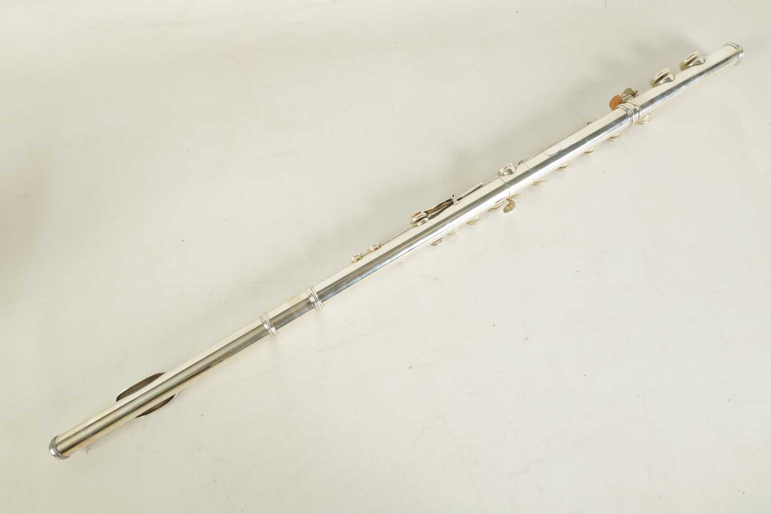 A MID 19TH CENTURY SOLID SILVER CONCERT FLUTE BY LOUIS LOT, PARIS. NO. 1056 - Image 7 of 11