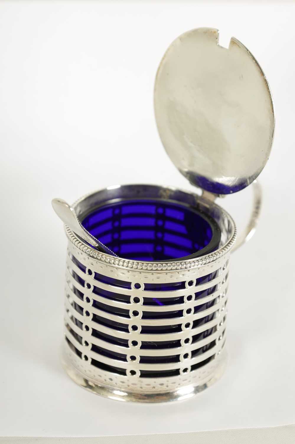 A GEORGE III SILVER MUSTARD POT WITH BLUE GLASS LINER - Image 8 of 11