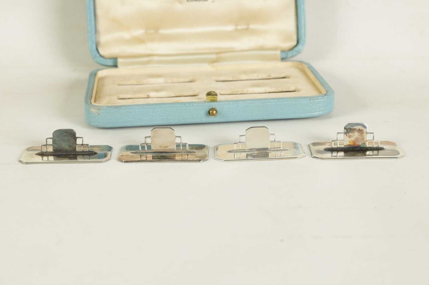 A CASED SET OF FOUR ASPREY ART DECO SILVER MENU HOLDERS - Image 3 of 14