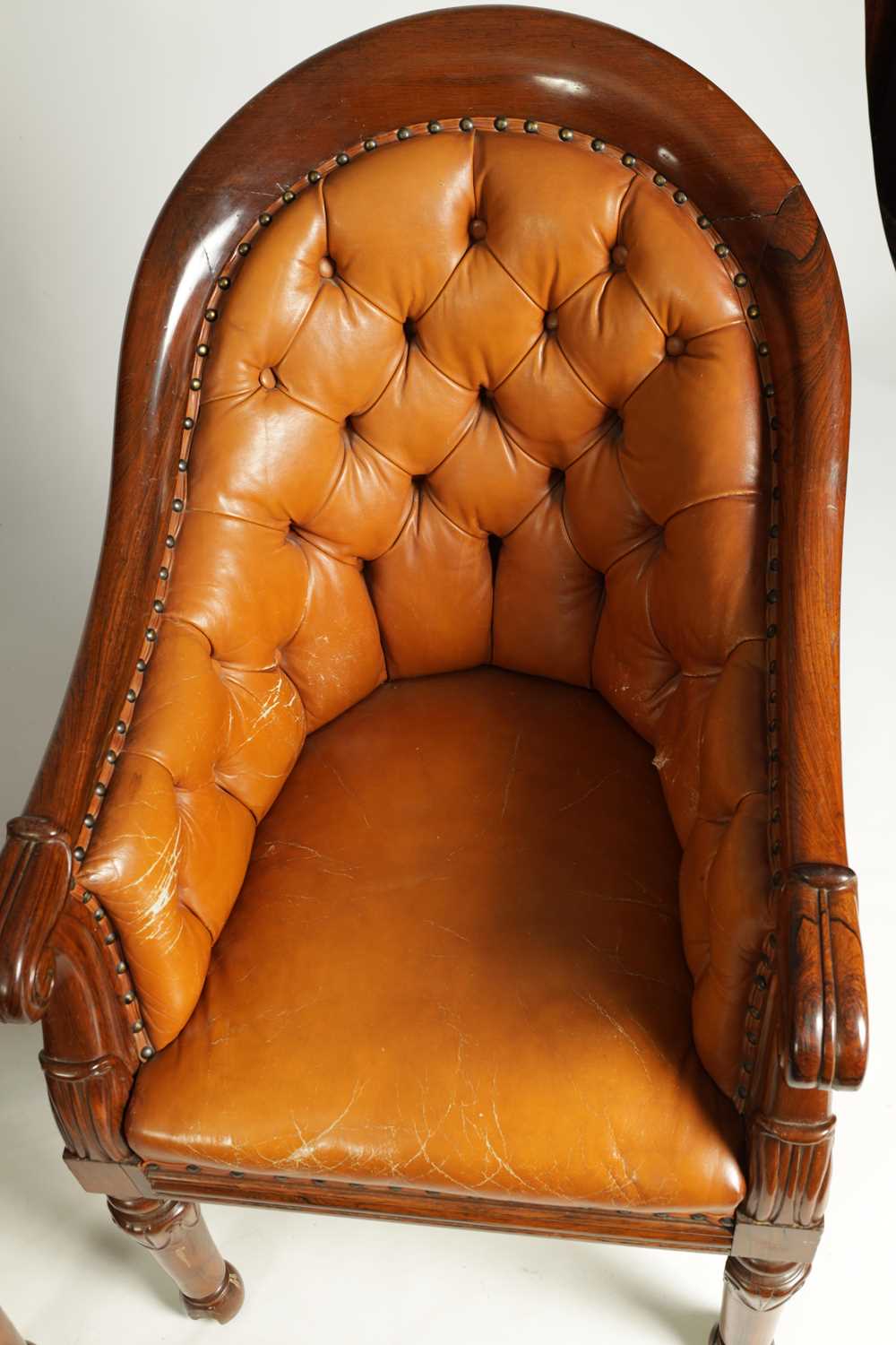 A PAIR OF REGENCY FIGURED ROSEWOOD AND TAN LEATHER BUTTON UPHOLSTERED LIBRARY CHAIRS - Image 13 of 13
