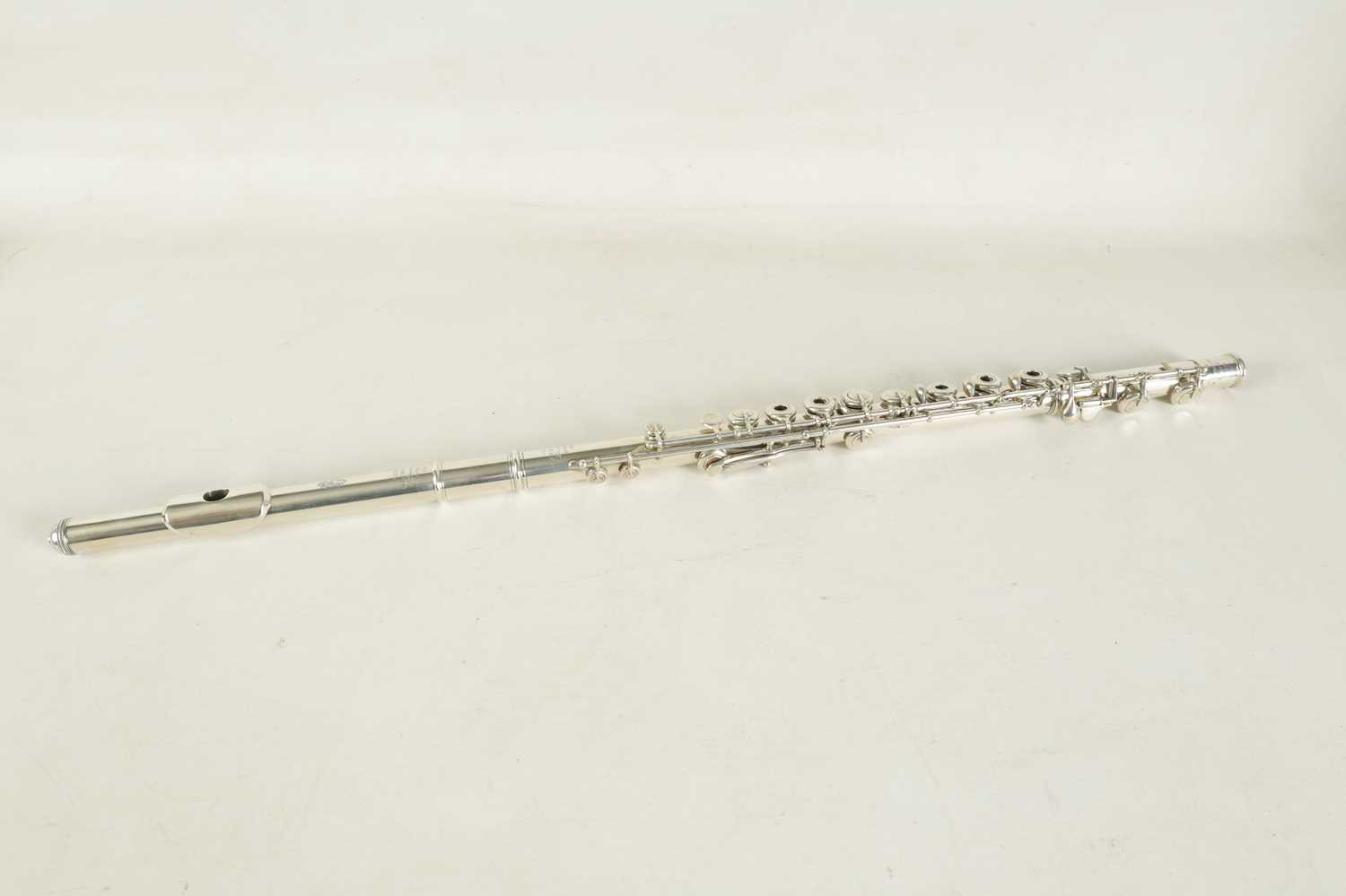 A 19TH CENTURY SOLID SILVER CONCERT FLUTE BY CLAIR GODFROY, AINE. PARIS - Image 5 of 15