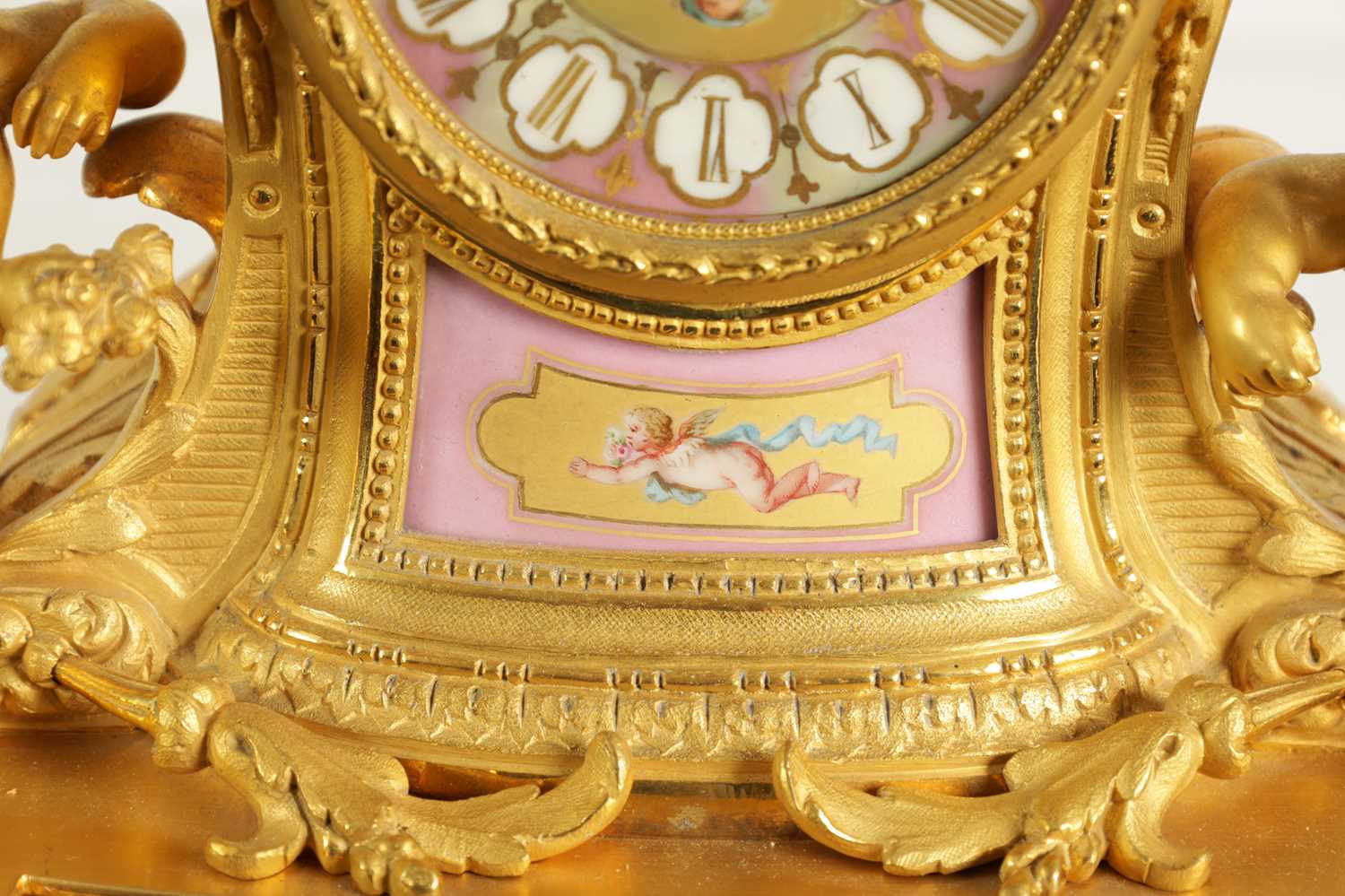 A LATE 19TH CENTURY FRENCH ORMOLU AND PORCELAIN PANELLED FIGURAL MANTEL CLOCK - Image 5 of 12