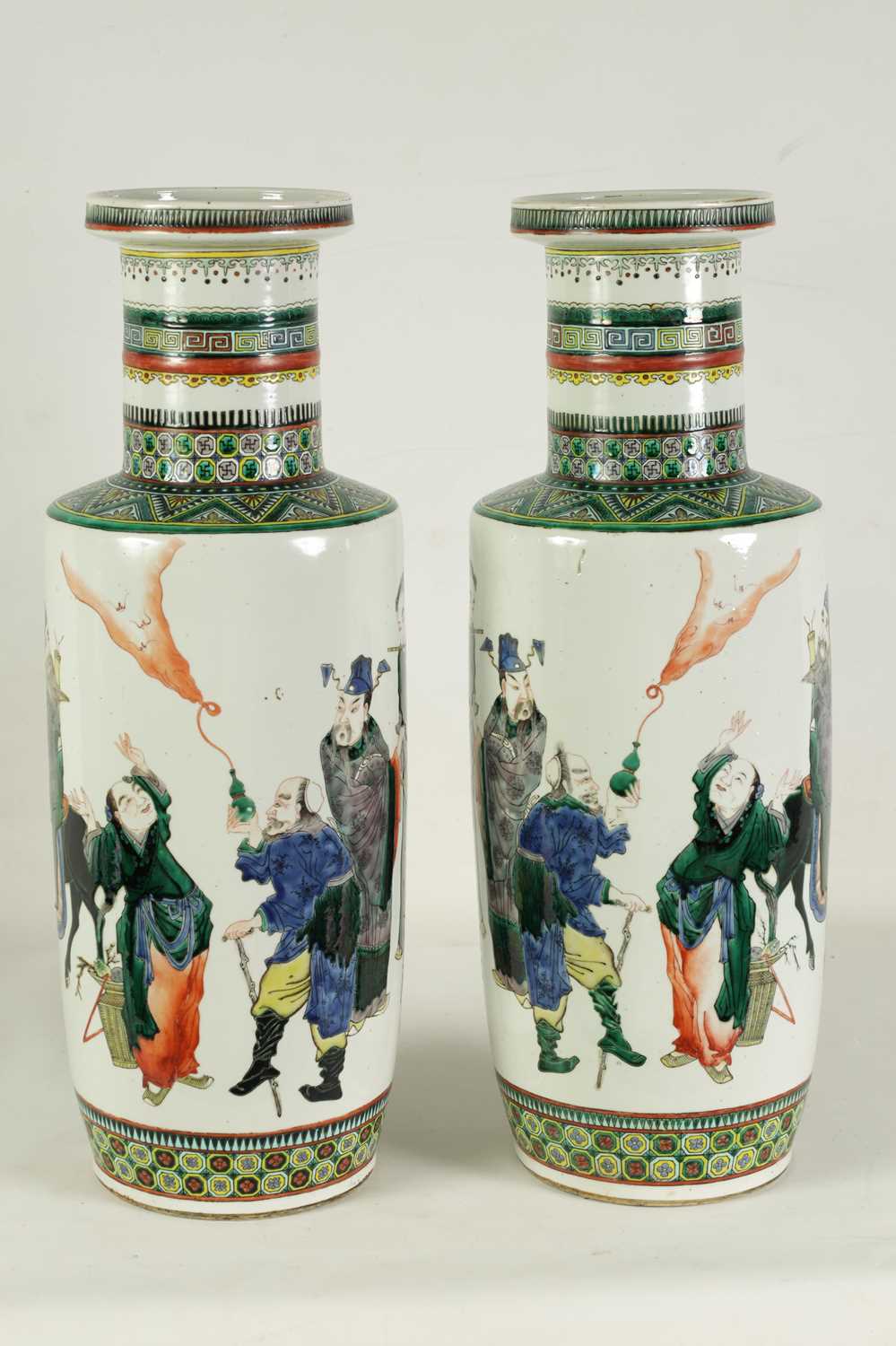 A LARGE PAIR OF 19TH CENTURY CHINESE FAMILLE VERTE PORCELAIN VASES - Image 7 of 36