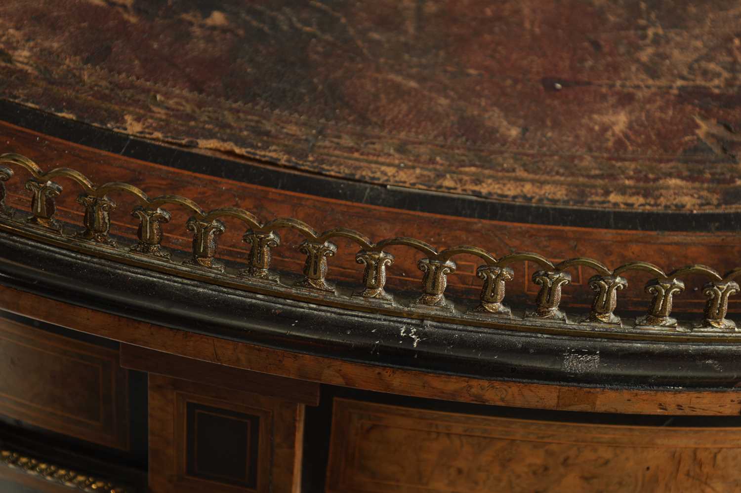 A FINE LATE 19TH CENTURY WALNUT AND EBONISED STRING INLAID KIDNEY SHAPED LIBRARY DESK WITH FITTED RE - Image 11 of 13