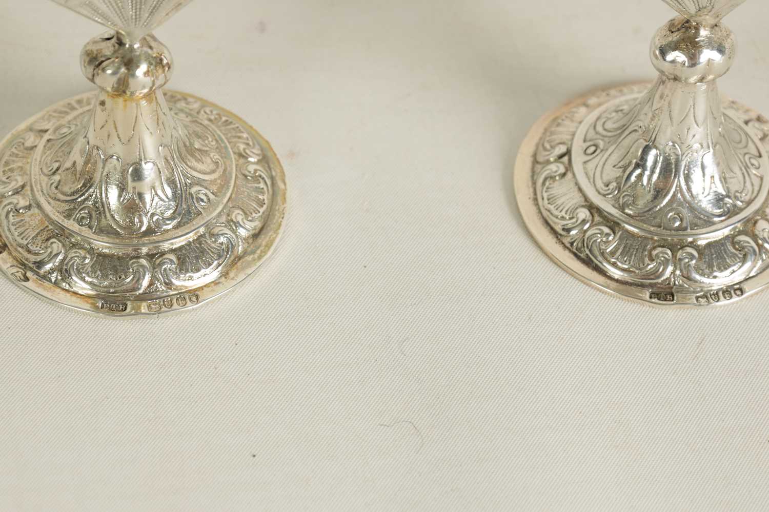 A CASED SET OF FOUR LATE VICTORIAN NOVELTY SILVER MENU HOLDERS MODELLED AS FANS - Image 7 of 11