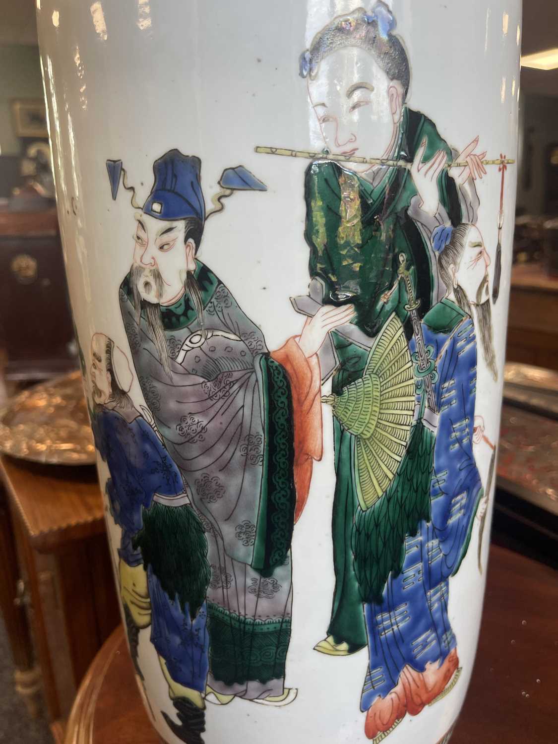 A LARGE PAIR OF 19TH CENTURY CHINESE FAMILLE VERTE PORCELAIN VASES - Image 17 of 36