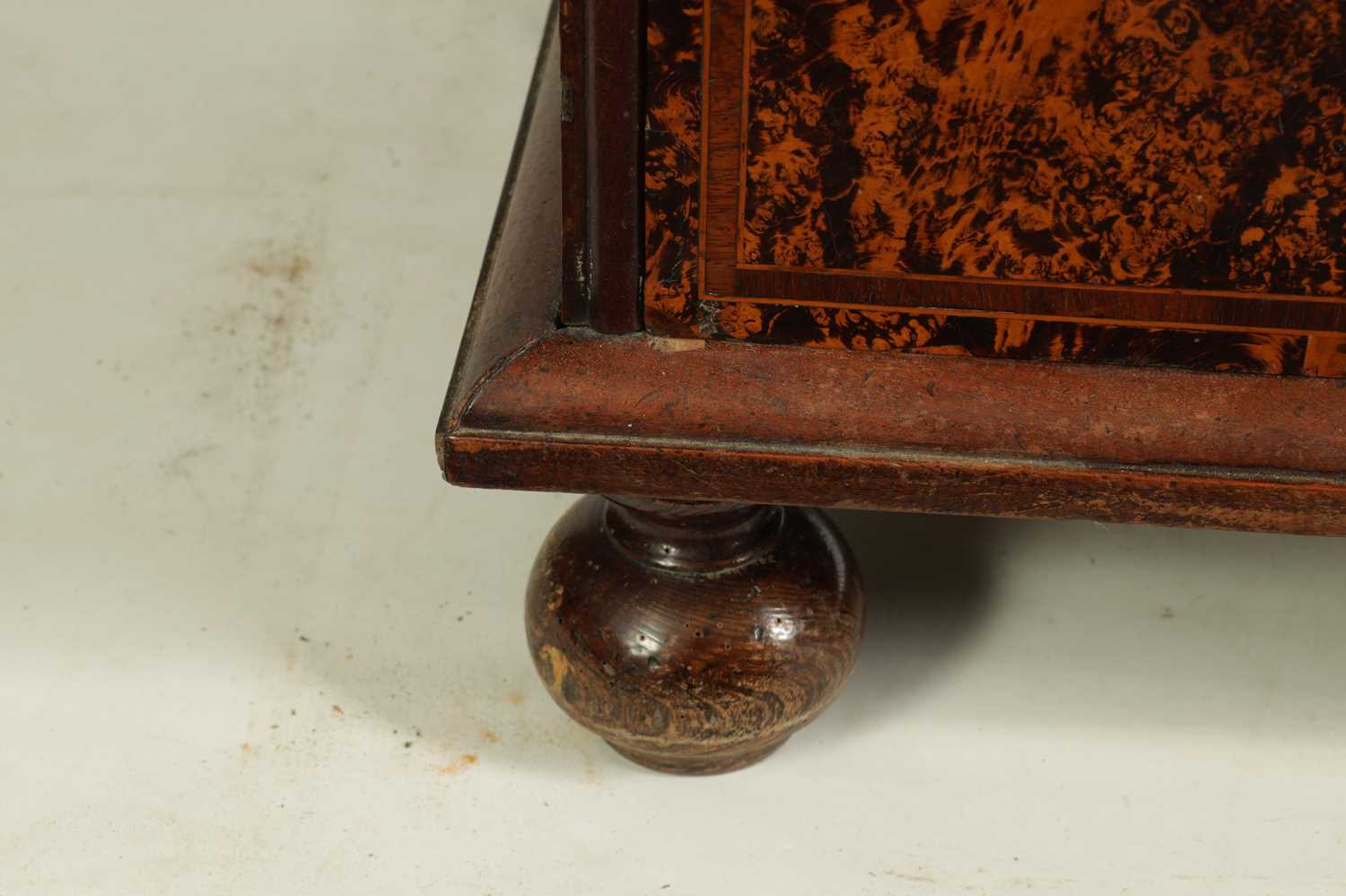 A RARE GEORGE I KINGWOOD CROSS-BANDED AND GEOMETRICALLY INLAID MULBERRY VENEERED BUREAU BOOKCASE IN - Image 11 of 11