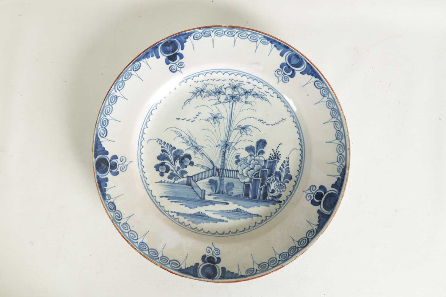 AN 18TH-CENTURY DELFT BLUE AND WHITE PLATE - Image 3 of 10