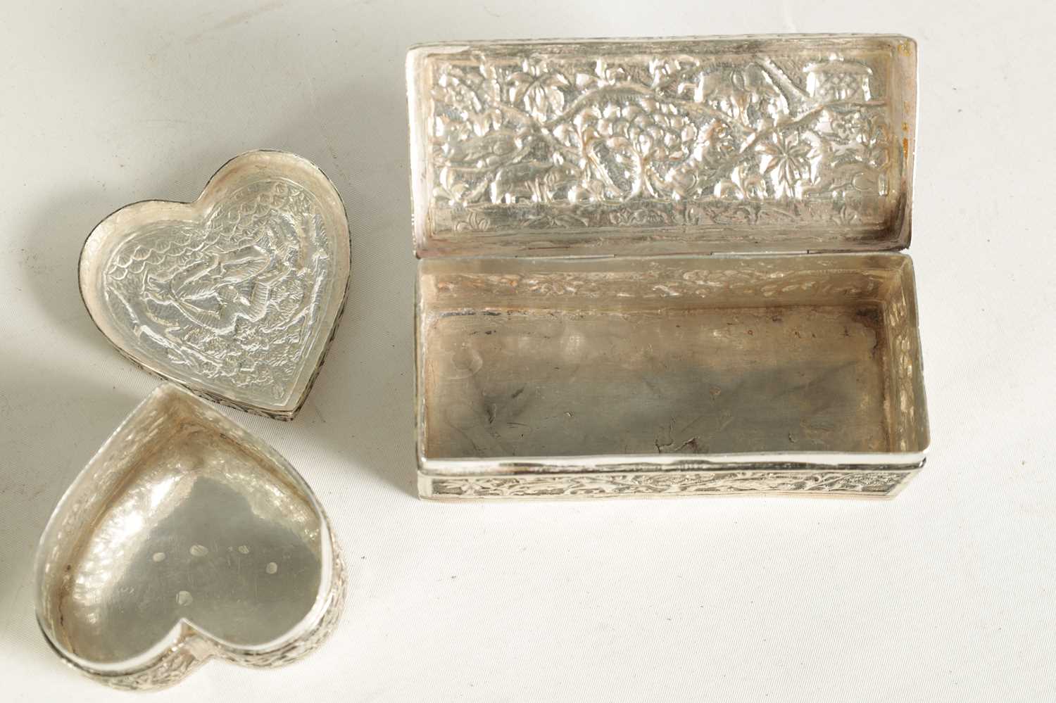 A COLLECTION OF FOUR LATE 19TH CENTURY INDIAN SILVER TRINKET BOXES - Image 10 of 14