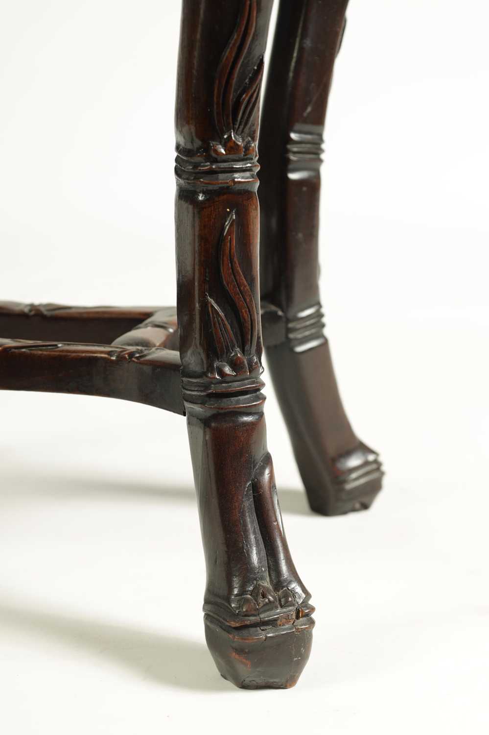 A 19TH CENTURY OVAL CARVED HARDWOOD CHINESE TABLE - Image 5 of 8