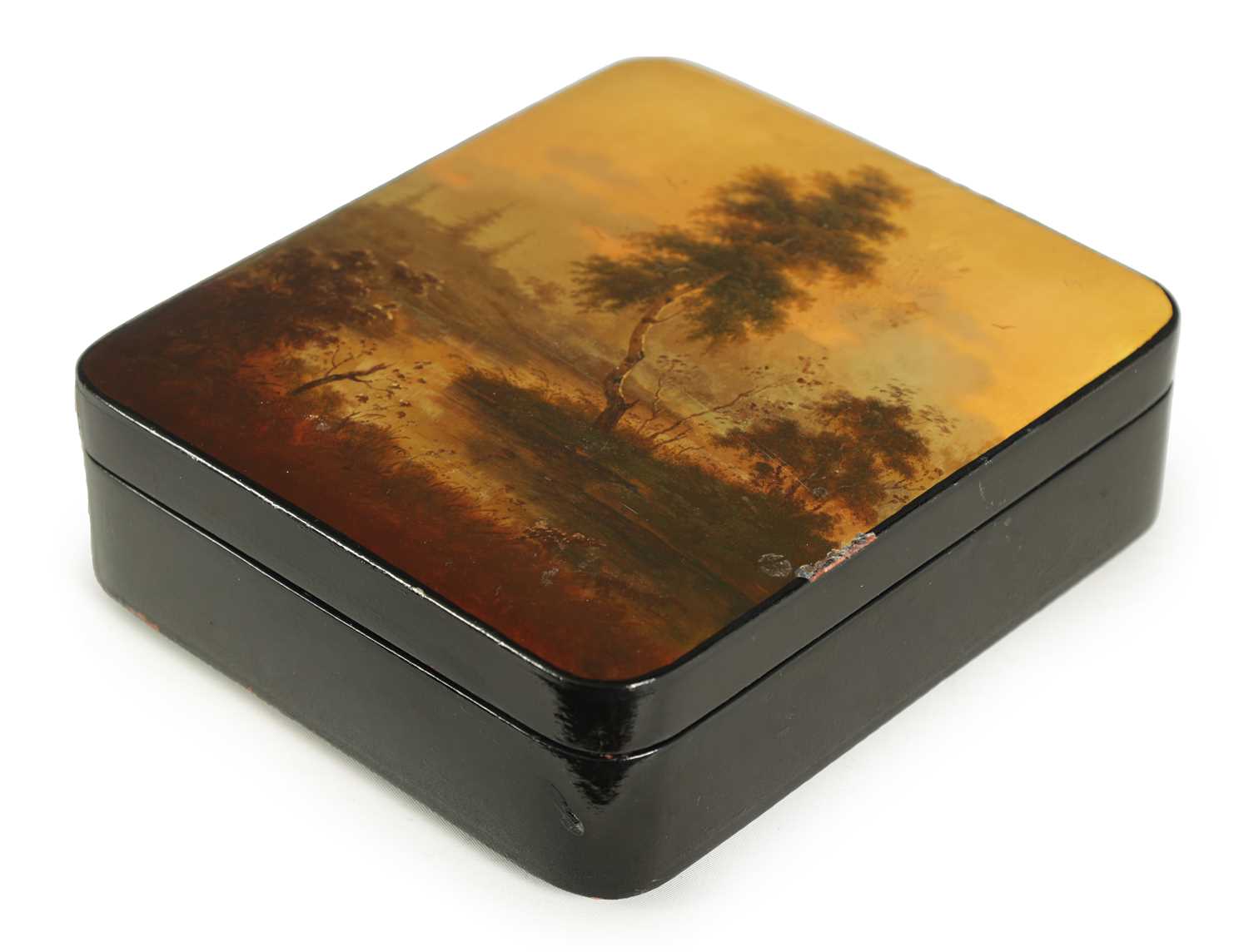 A 19TH CENTURY RUSSIAN LACQUERED PAPIER-MACHE BOX