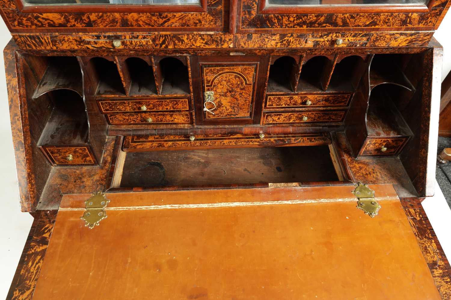 A RARE GEORGE I KINGWOOD CROSS-BANDED AND GEOMETRICALLY INLAID MULBERRY VENEERED BUREAU BOOKCASE IN - Image 4 of 11