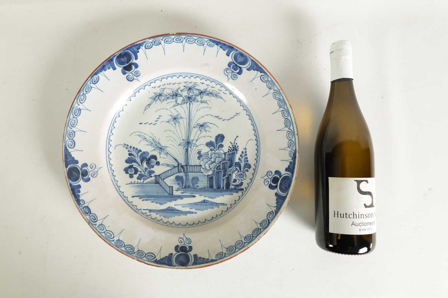 AN 18TH-CENTURY DELFT BLUE AND WHITE PLATE - Image 4 of 10