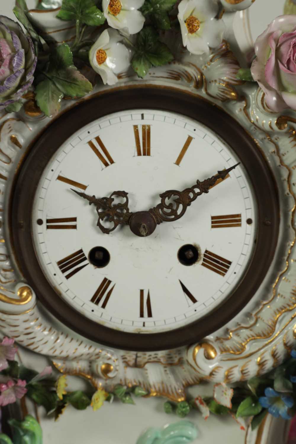 AN IMPRESSIVE MID/LATE 19TH CENTURY MEISSEN MANTEL CLOCK OF LARGE SIZE - Image 3 of 22