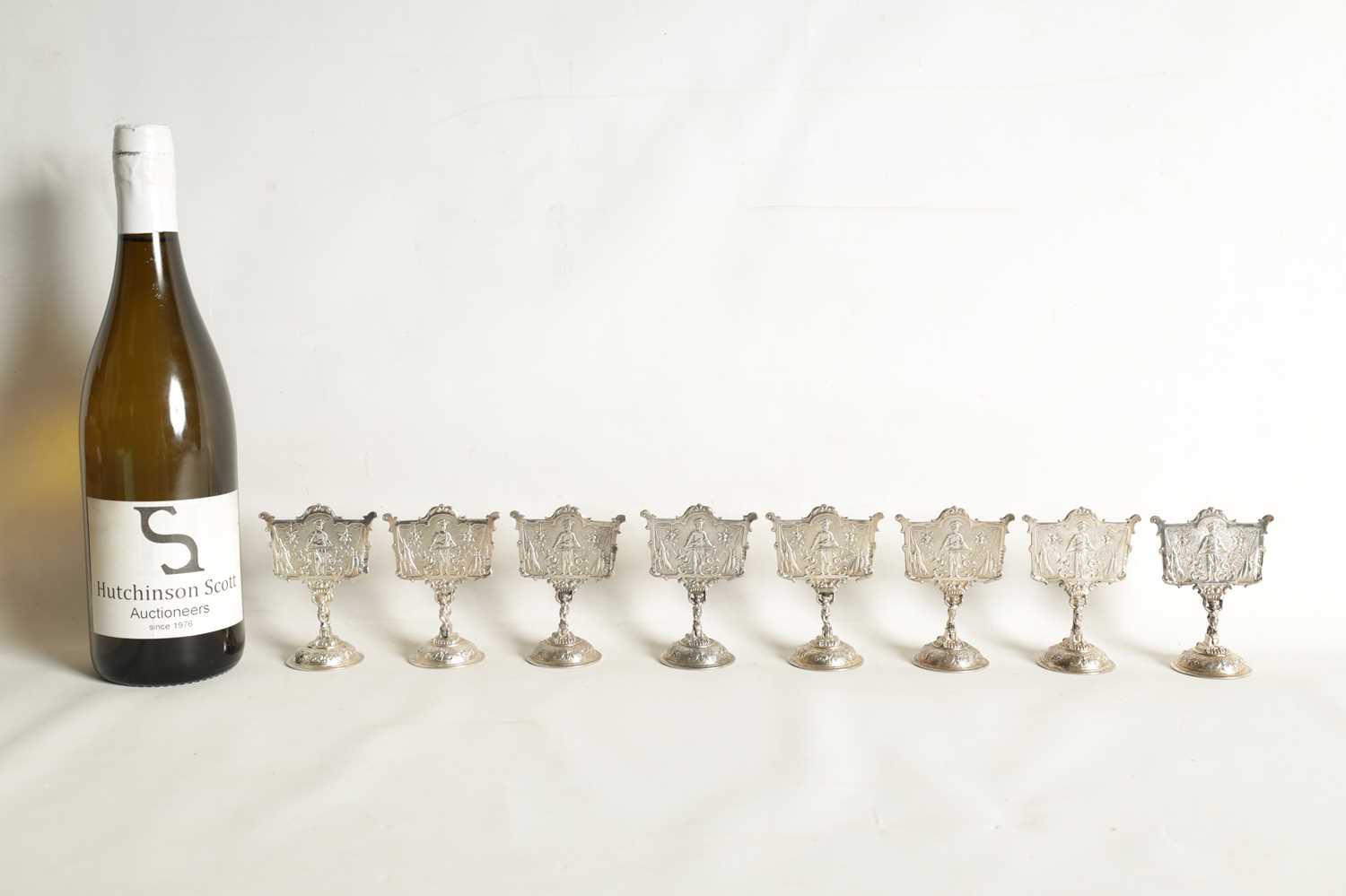 A SET OF EIGHT LATE 19TH CENTURY CONTINENTAL SILVER MENU HOLDERS - Image 4 of 11