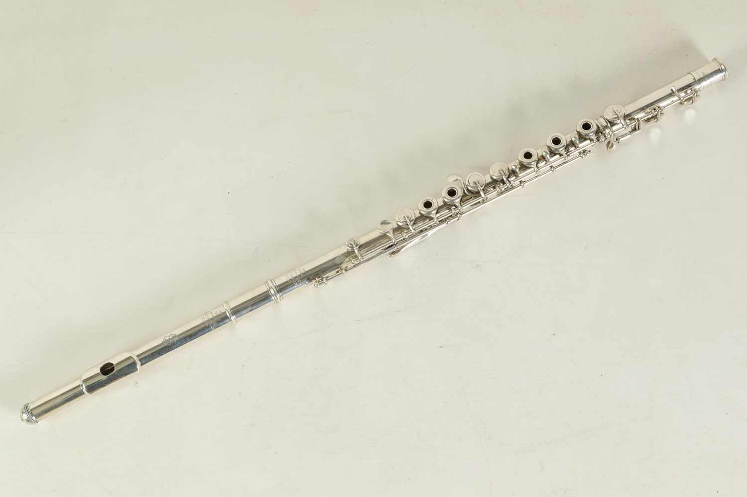 A 19TH CENTURY SOLID SILVER CONCERT FLUTE BY CLAIR GODFROY, AINE. PARIS - Image 8 of 15