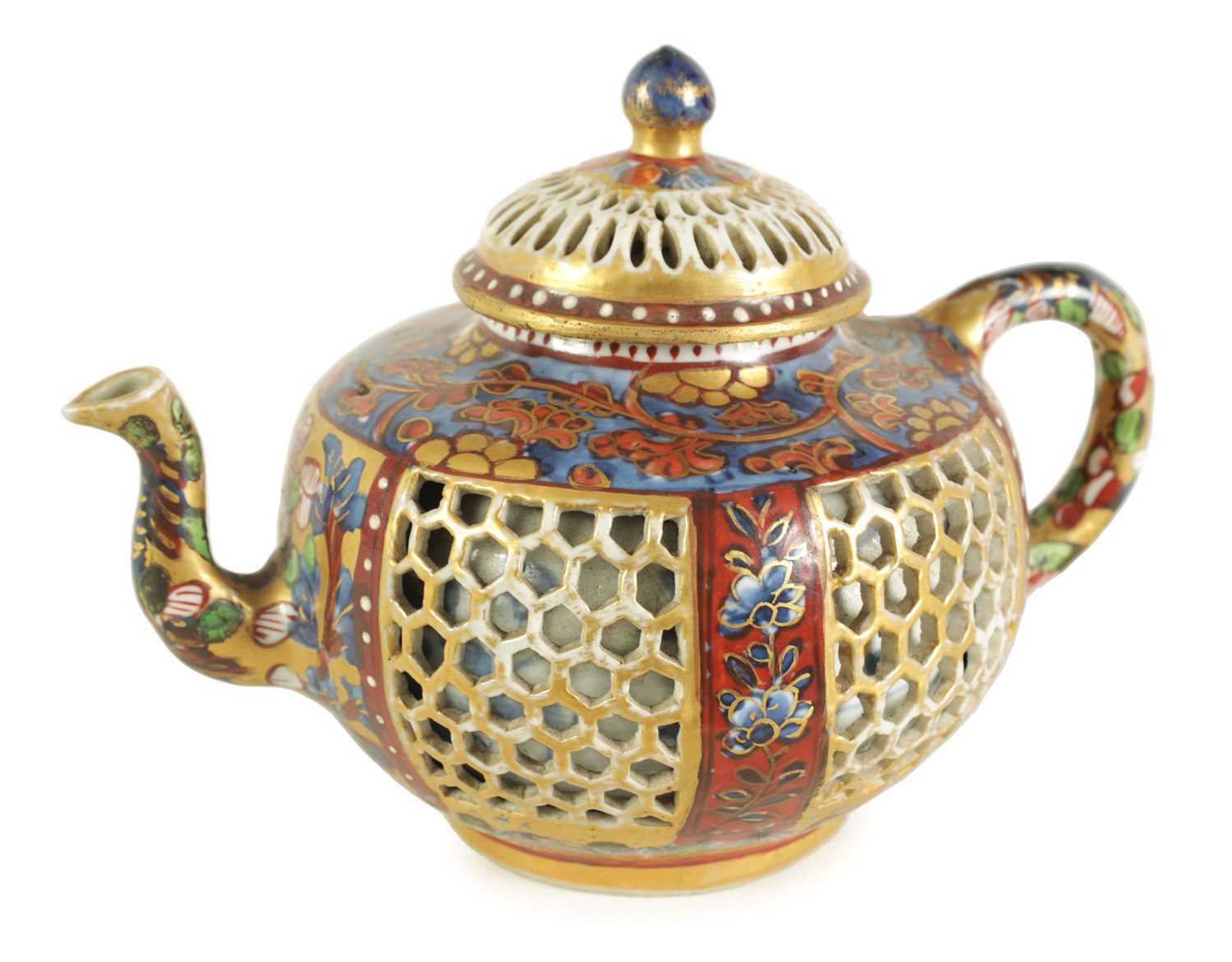 AN 18TH CENTURY CHINESE DOUBLE WALLED RETICULATED TEAPOT