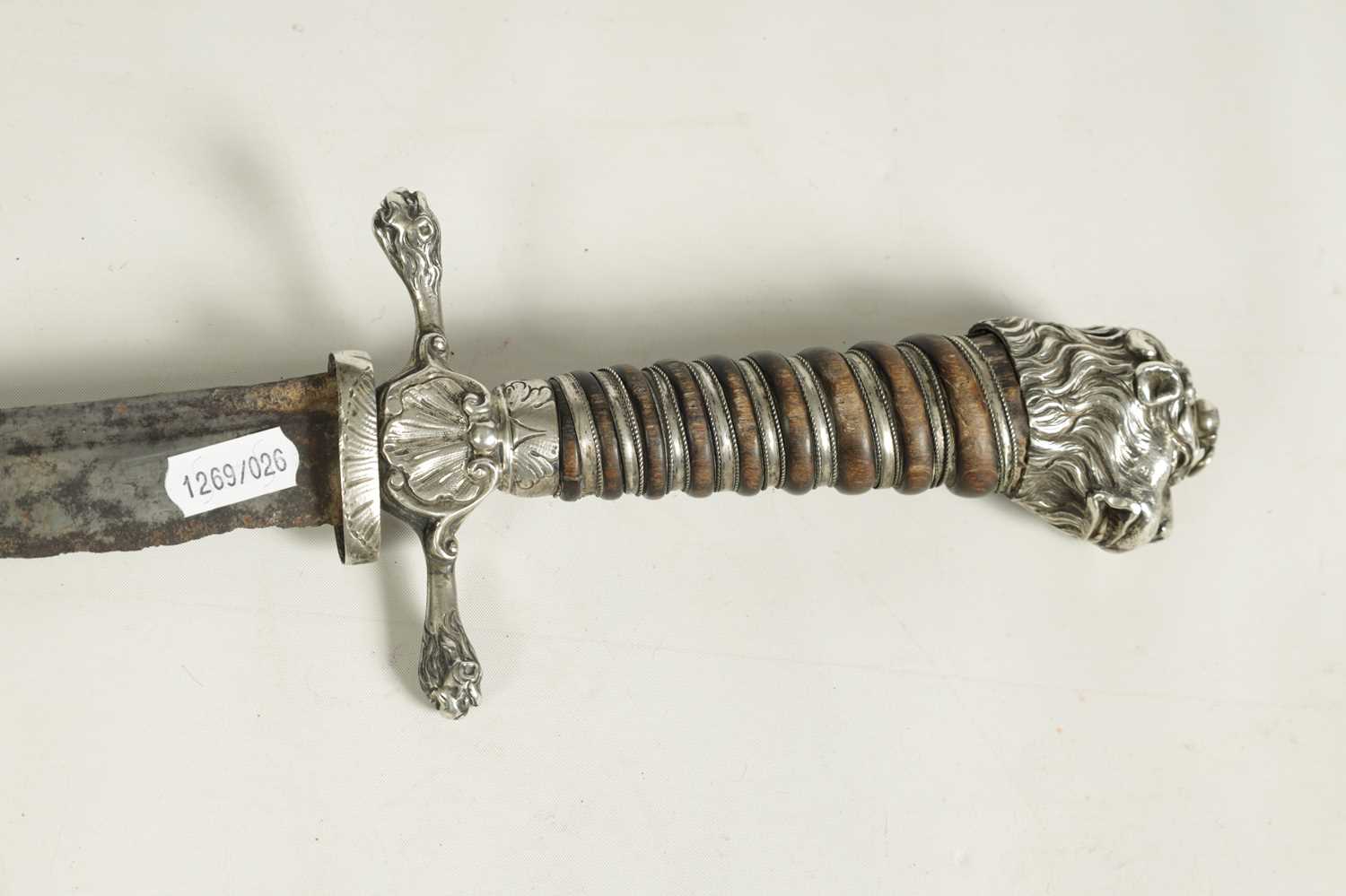 AN 18TH CENTURY ENGLISH SILVER-MOUNTED HANGER - Image 12 of 13