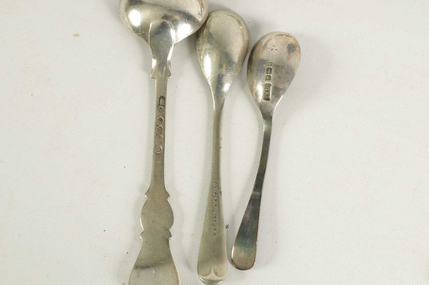 A COLLECTION OF SILVER ITEMS - Image 9 of 10