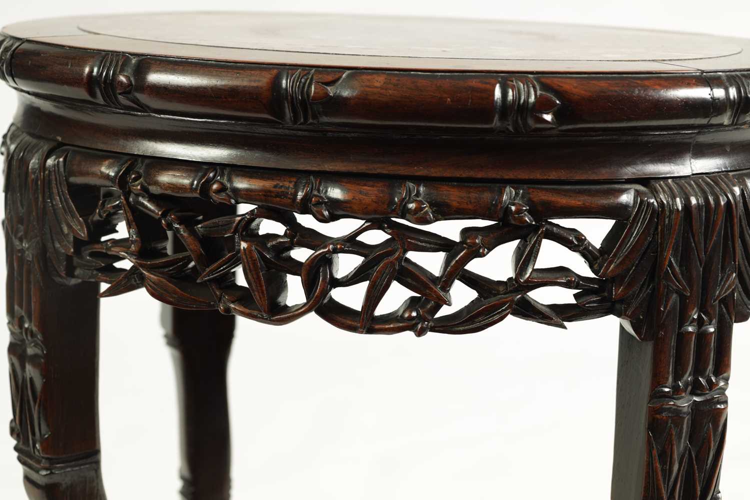 A 19TH CENTURY OVAL CARVED HARDWOOD CHINESE TABLE - Image 4 of 8