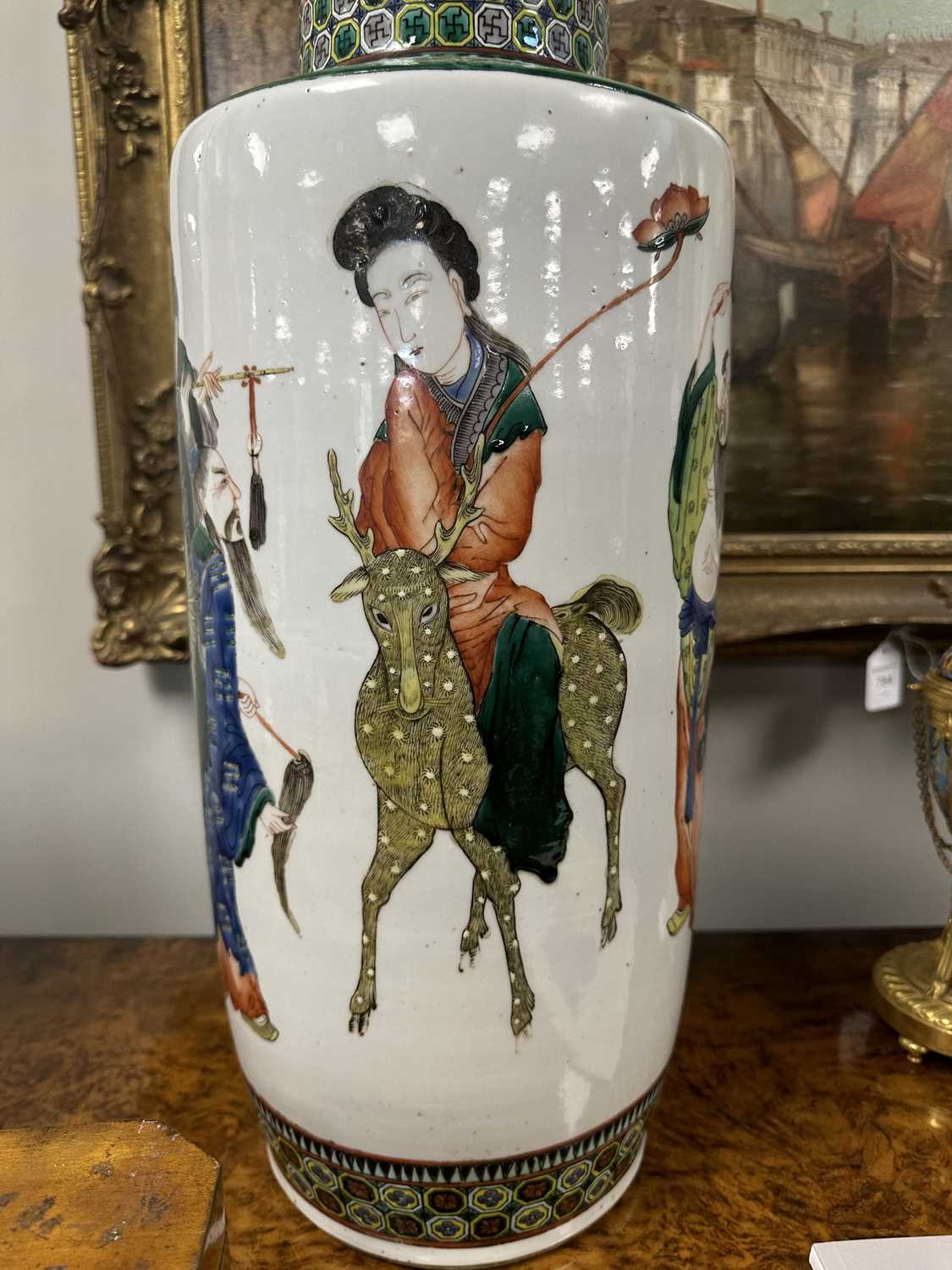 A LARGE PAIR OF 19TH CENTURY CHINESE FAMILLE VERTE PORCELAIN VASES - Image 34 of 36