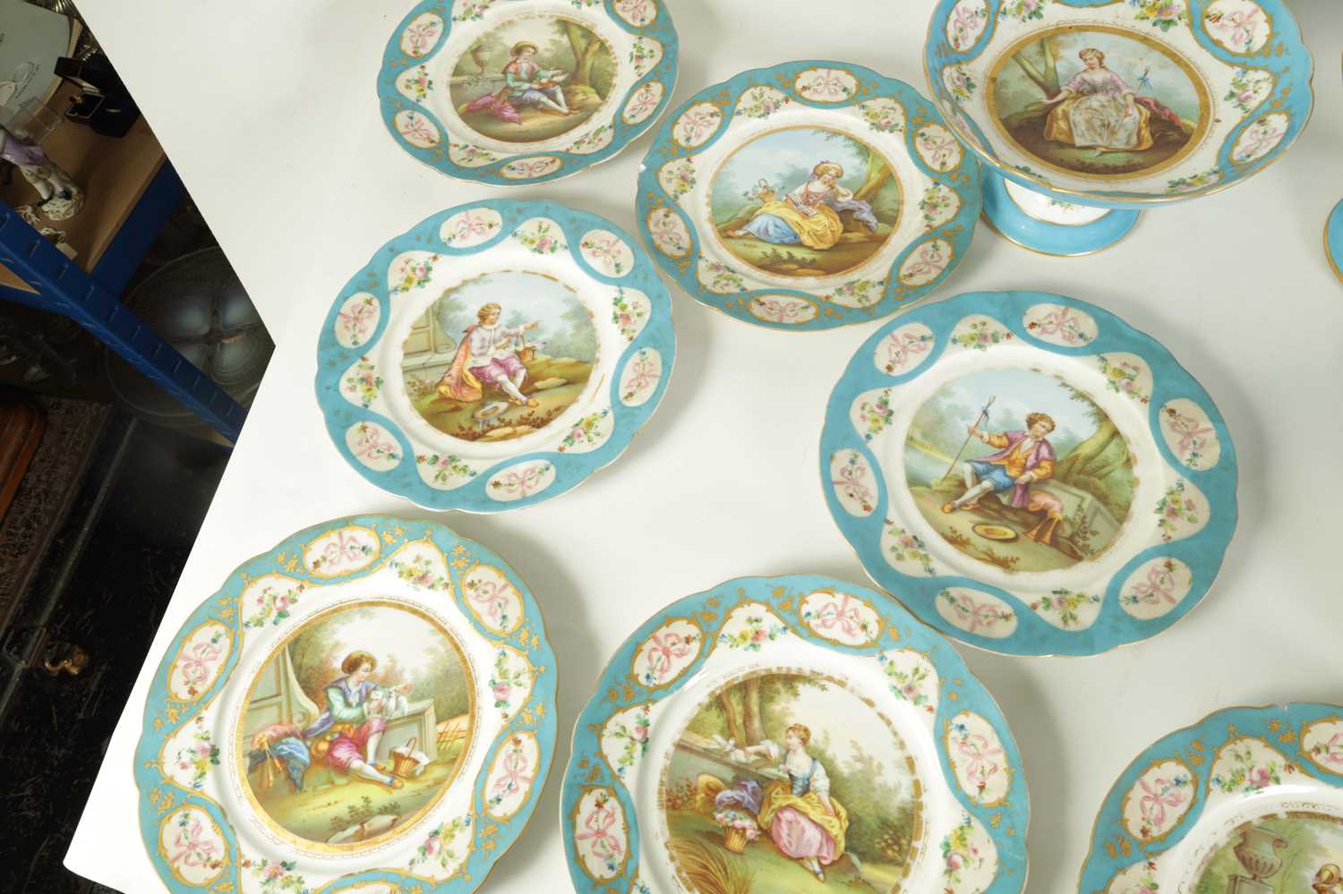 A 19TH CENTURY CONTINENTAL SEVRES PATTERN TWENTY-THREE PIECE DESSERT SERVICE - Image 10 of 25