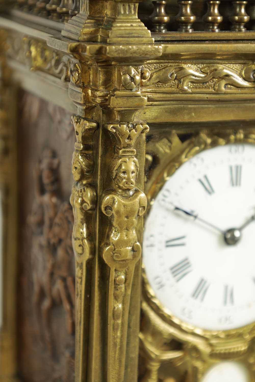 A LARGE AND UNUSUAL LATE 19TH CENTURY FRENCH BRASS REPEATING CARRIAGE CLOCK - Image 6 of 16