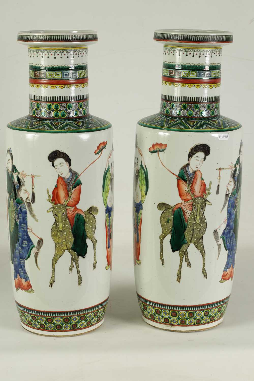 A LARGE PAIR OF 19TH CENTURY CHINESE FAMILLE VERTE PORCELAIN VASES - Image 10 of 36