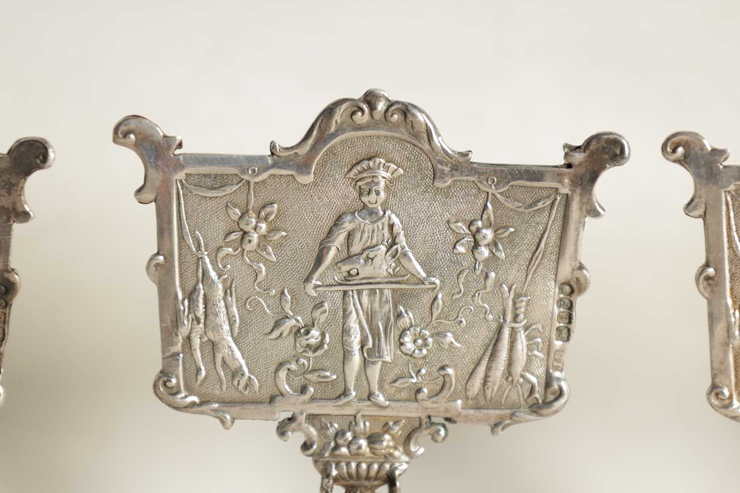 A SET OF EIGHT LATE 19TH CENTURY CONTINENTAL SILVER MENU HOLDERS - Image 5 of 11