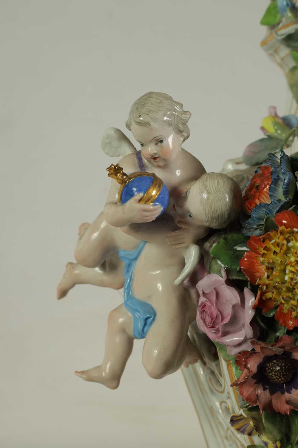 AN IMPRESSIVE MID/LATE 19TH CENTURY MEISSEN MANTEL CLOCK OF LARGE SIZE - Image 7 of 22