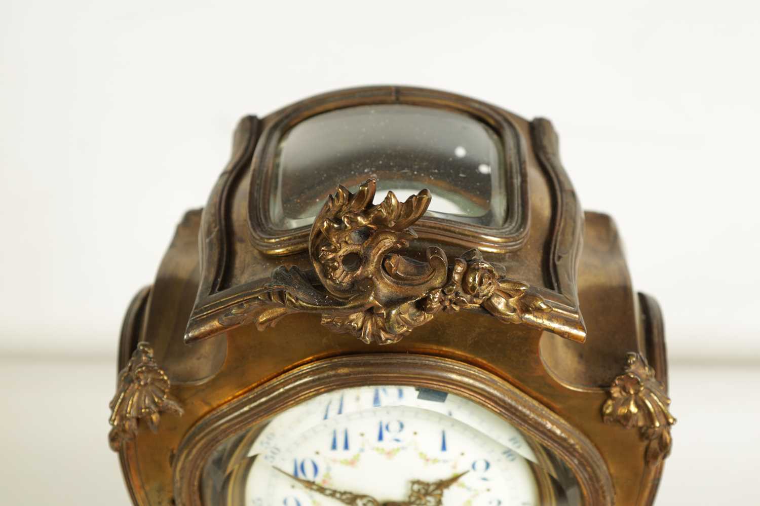 A LATE 19TH CENTURY FRENCH ART NOUVEAU GILT BRASS FOUR GLASS MANTEL CLOCK - Image 3 of 13