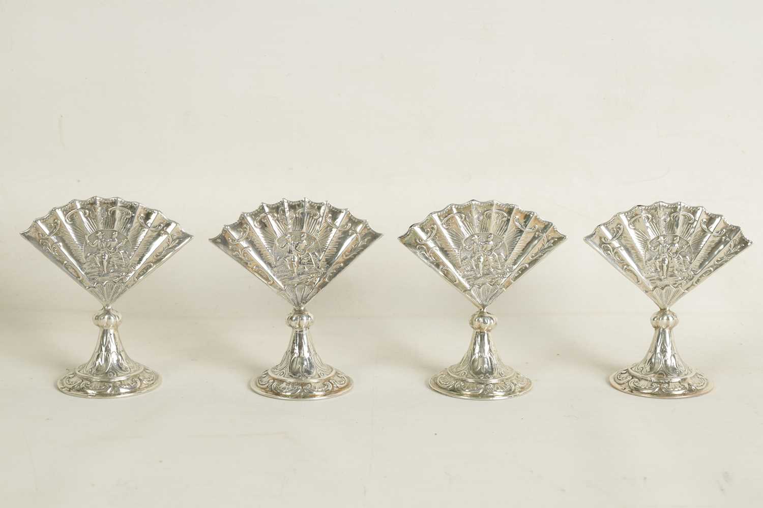 A CASED SET OF FOUR LATE VICTORIAN NOVELTY SILVER MENU HOLDERS MODELLED AS FANS - Image 5 of 11