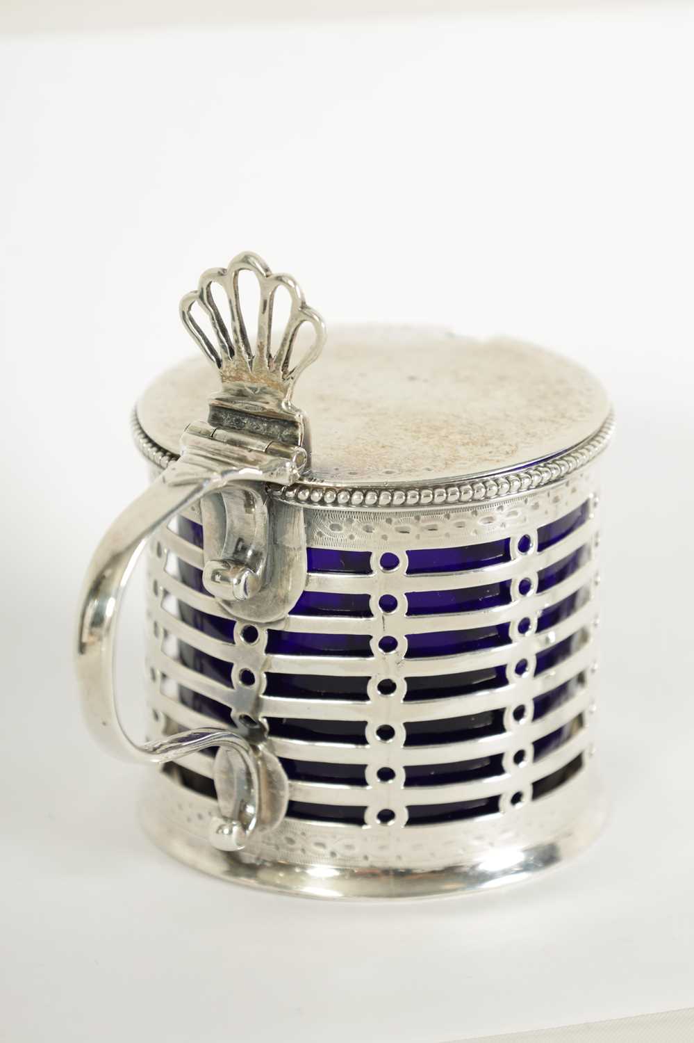 A GEORGE III SILVER MUSTARD POT WITH BLUE GLASS LINER - Image 10 of 11