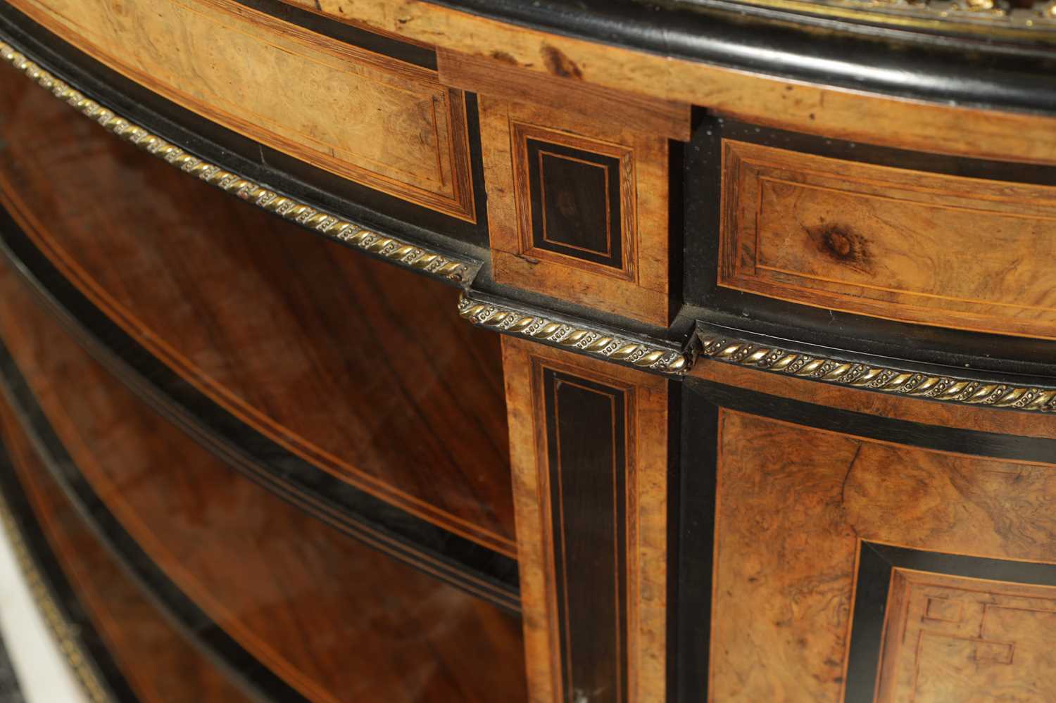 A FINE LATE 19TH CENTURY WALNUT AND EBONISED STRING INLAID KIDNEY SHAPED LIBRARY DESK WITH FITTED RE - Image 10 of 13