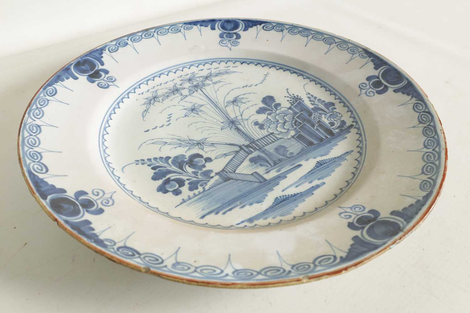 AN 18TH-CENTURY DELFT BLUE AND WHITE PLATE - Image 2 of 10