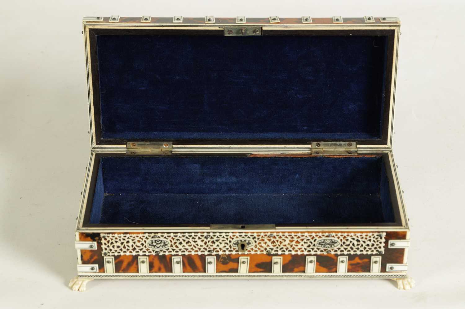 A LATE 19TH CENTURY DOMED TOP ANGLO-INDIAN TORTOISESHELL AND IVORY BOX - Image 7 of 9