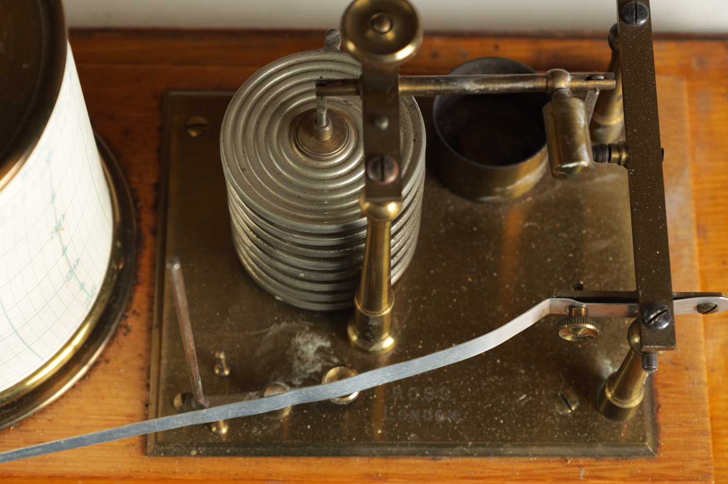 ROSS. LONDON A LATE 19TH/EARLY 20TH CENTURY OAK-CASED BAROGRAPH - Image 5 of 7