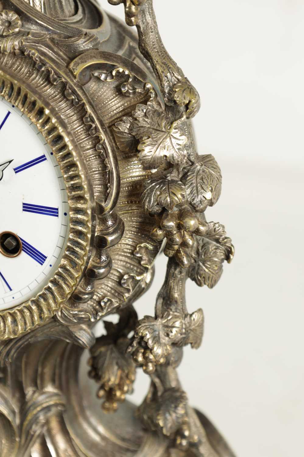 HENRY MARC, A PARIS. A MID 19TH CENTURY FRENCH ROCOCO STYLE SILVERED BRONZE MANTEL CLOCK - Image 6 of 10