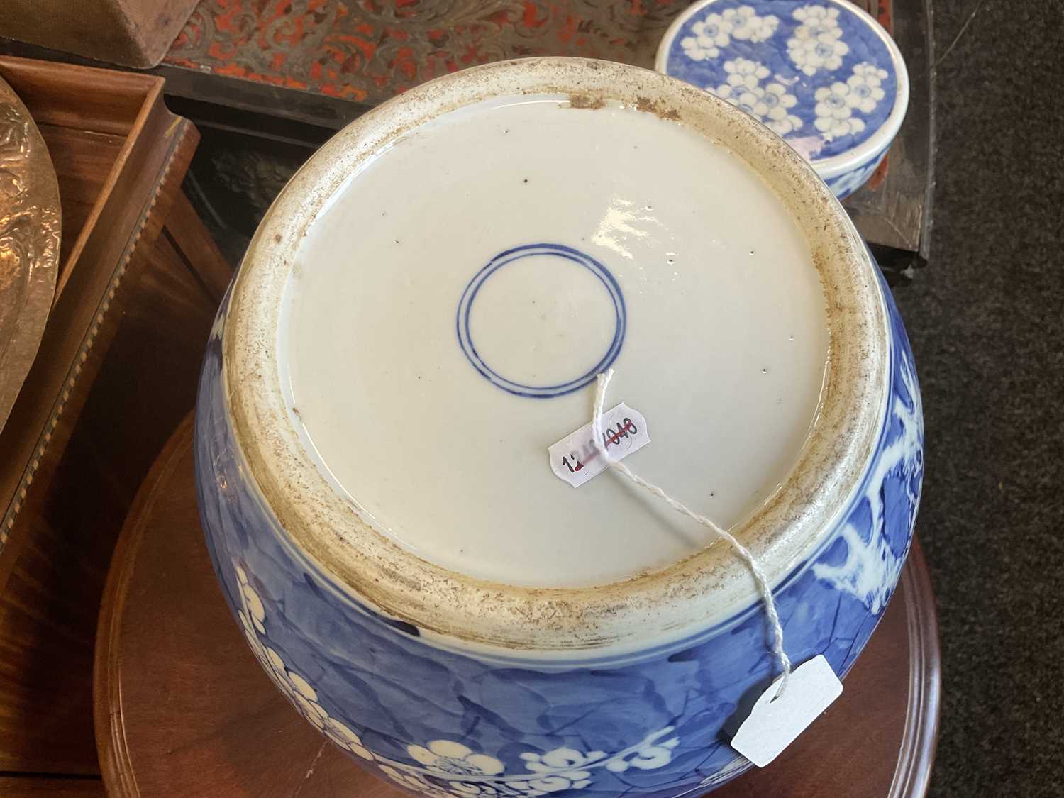 A LARGE 19TH CENTURY CHINESE BLUE AND WHITE GINGER JAR AND COVER - Image 13 of 13