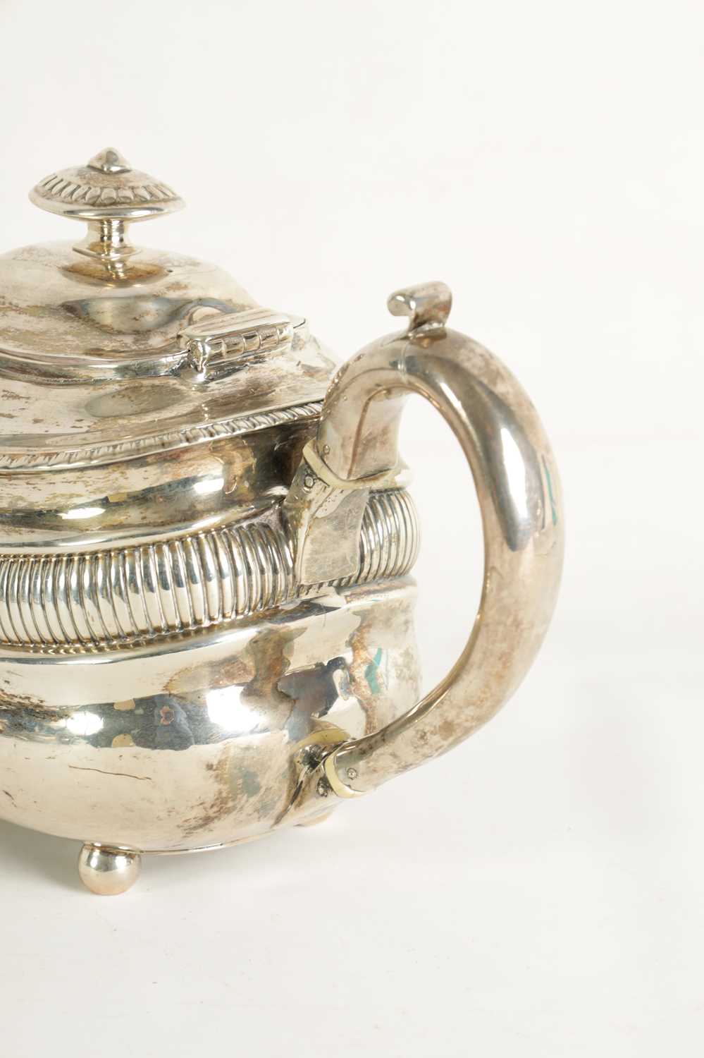 A GEORGE III SILVER TEAPOT - Image 6 of 9