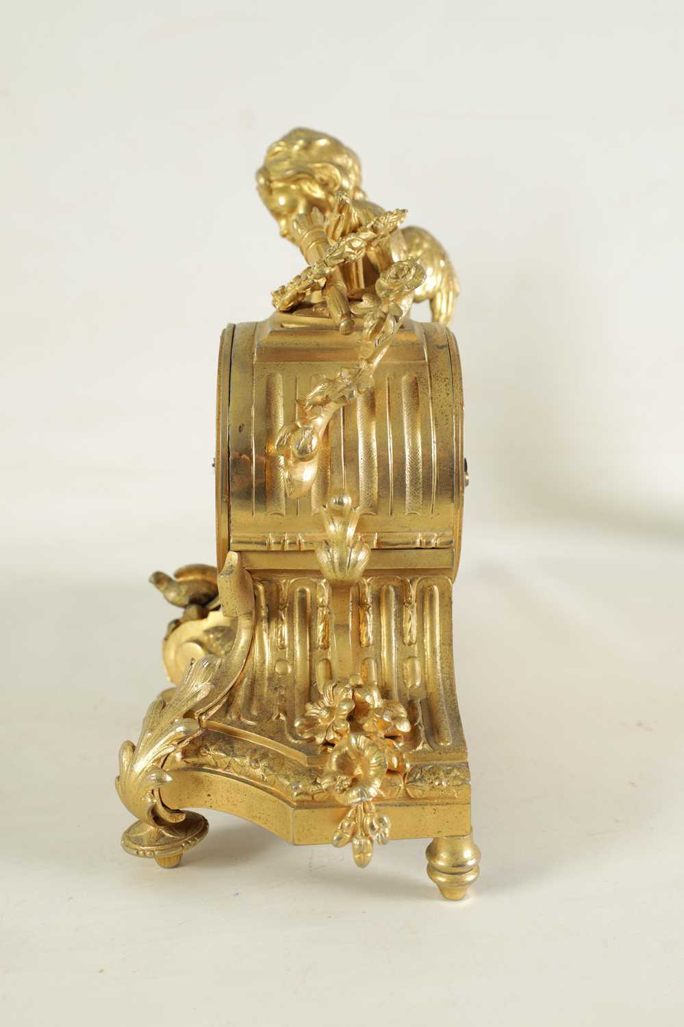 A LATE 19TH CENTURY FRENCH GILT METAL AND PORCELAIN FIGURAL MANTEL CLOCK - Image 13 of 13