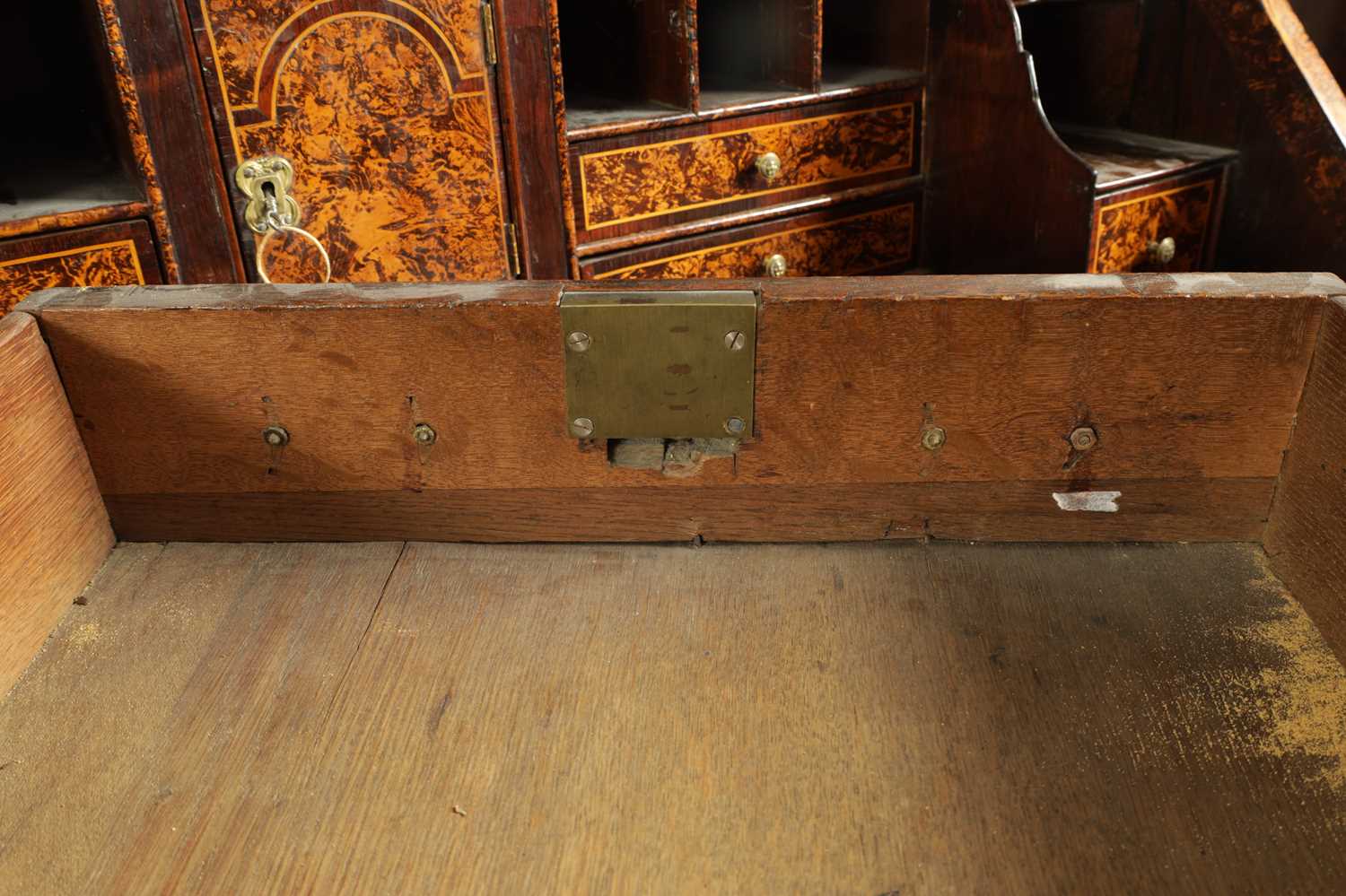 A RARE GEORGE I KINGWOOD CROSS-BANDED AND GEOMETRICALLY INLAID MULBERRY VENEERED BUREAU BOOKCASE IN - Image 7 of 11