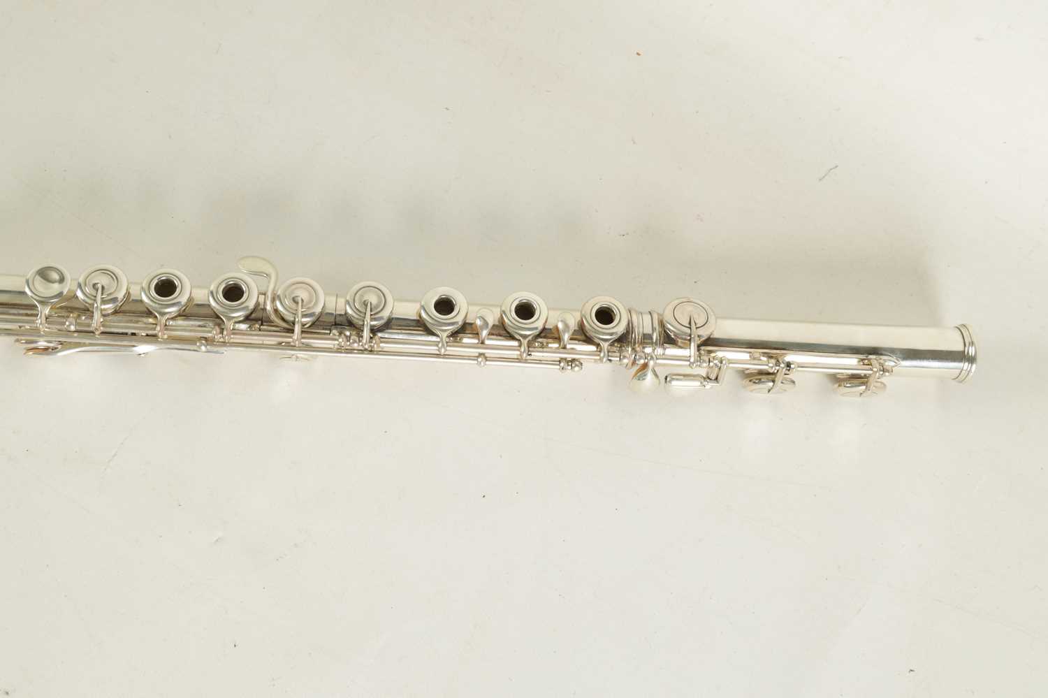 A MID 19TH CENTURY SOLID SILVER CONCERT FLUTE BY LOUIS LOT, PARIS. NO. 1056 - Image 6 of 11