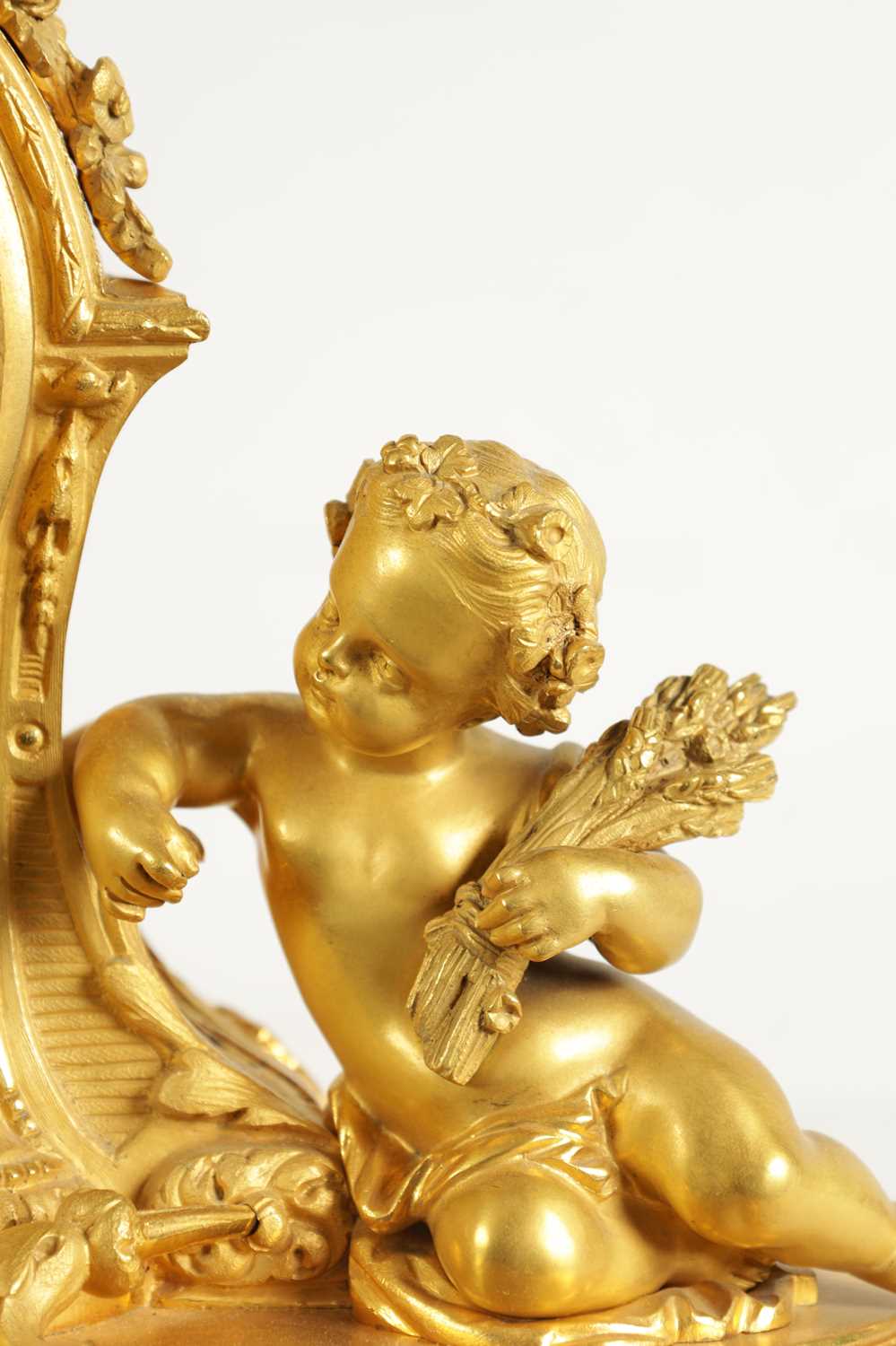 A LATE 19TH CENTURY FRENCH ORMOLU AND PORCELAIN PANELLED FIGURAL MANTEL CLOCK - Image 4 of 12