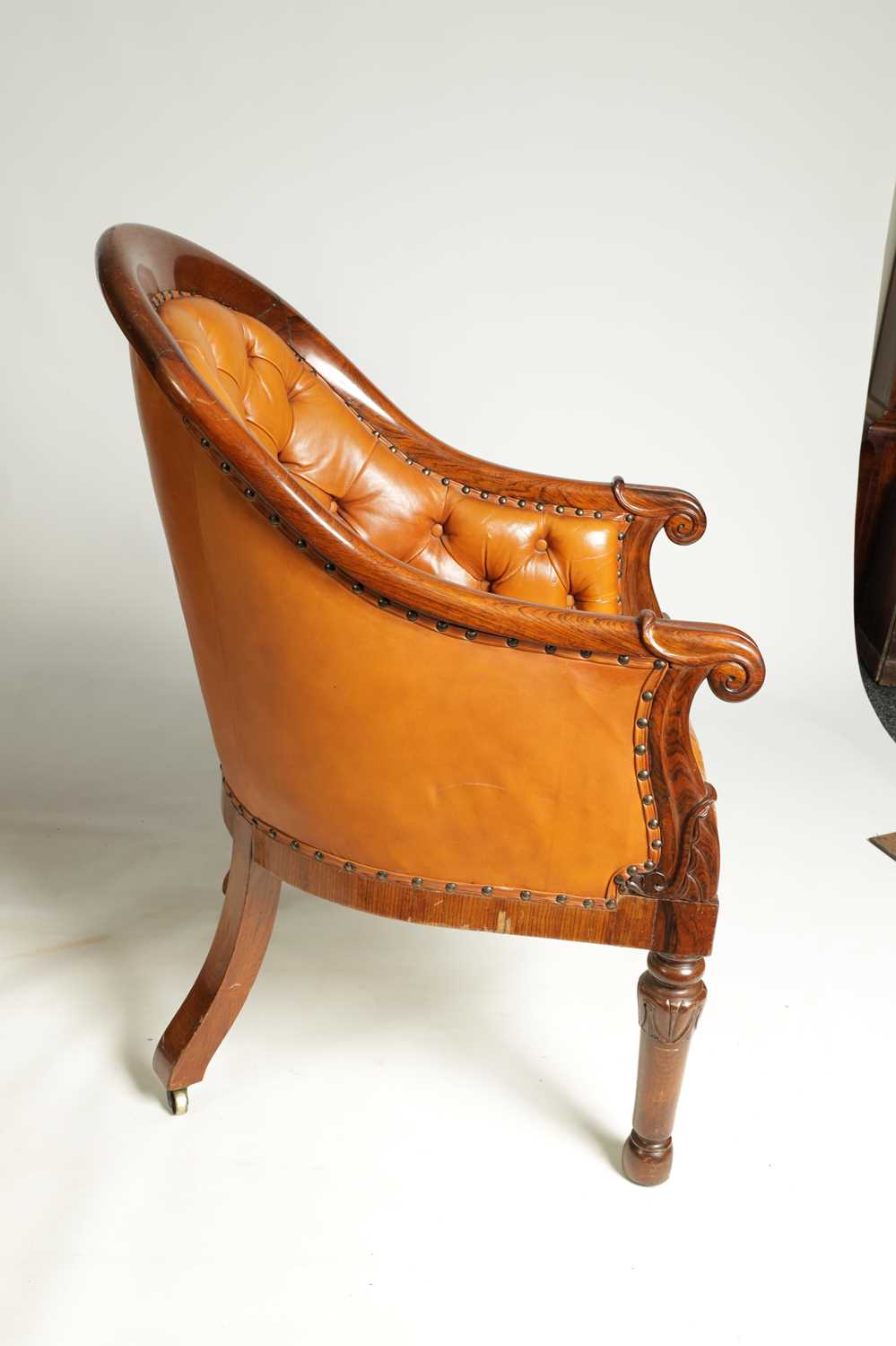 A PAIR OF REGENCY FIGURED ROSEWOOD AND TAN LEATHER BUTTON UPHOLSTERED LIBRARY CHAIRS - Image 3 of 13