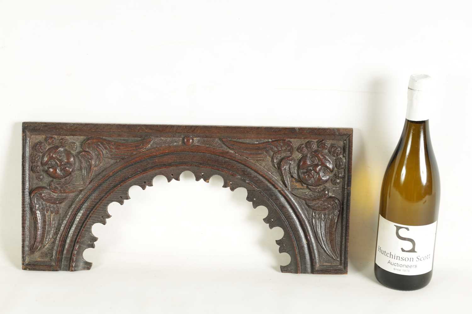 A 17TH CENTURY CARVED OAK CORNICE - Image 2 of 5