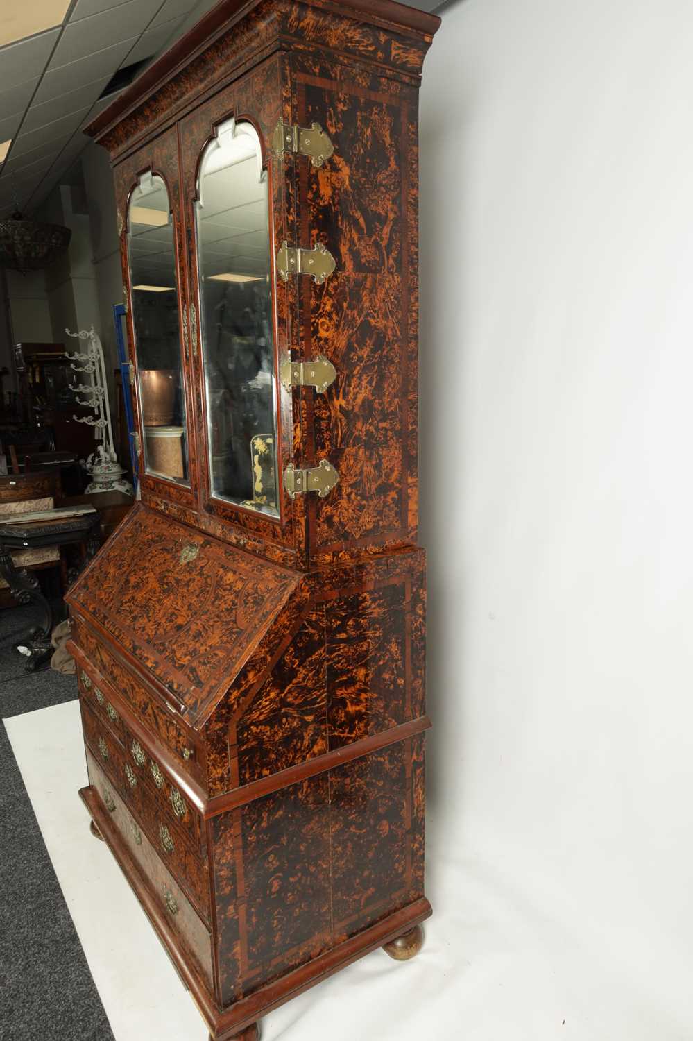A RARE GEORGE I KINGWOOD CROSS-BANDED AND GEOMETRICALLY INLAID MULBERRY VENEERED BUREAU BOOKCASE IN - Image 9 of 11