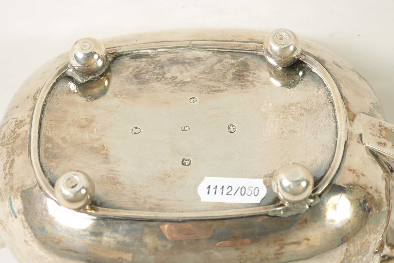 A GEORGE III SILVER TEAPOT - Image 9 of 9